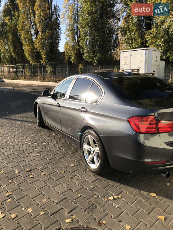 Седан BMW 3 Series 2015 в Києві