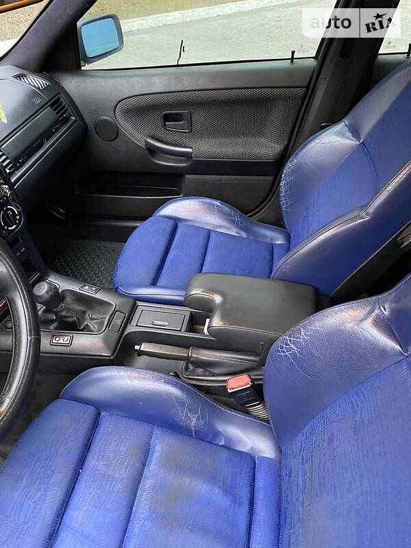 Седан BMW 3 Series 1995 в Васильевке