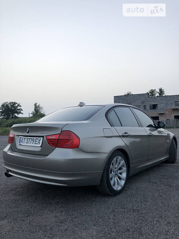 Седан BMW 3 Series 2011 в Калуші