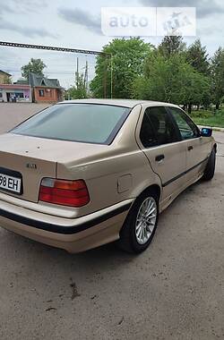 Седан BMW 3 Series 1992 в Погребище