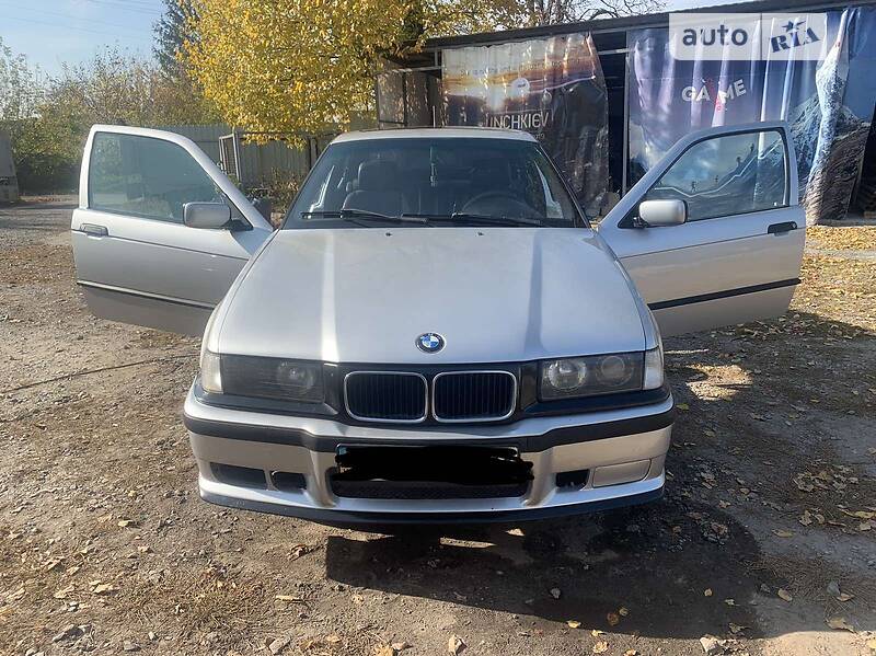 Купе BMW 3 Series 1994 в Макарове
