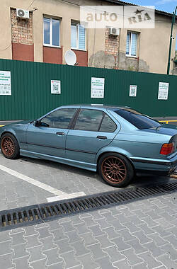 Седан BMW 3 Series 1996 в Чернівцях