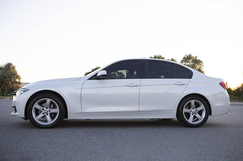 Седан BMW 3 Series 2017 в Києві