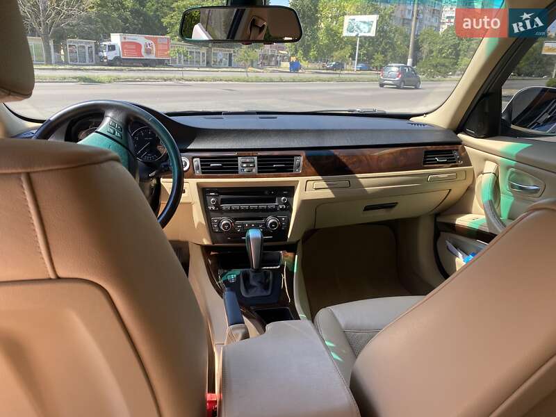Седан BMW 3 Series 2010 в Одессе