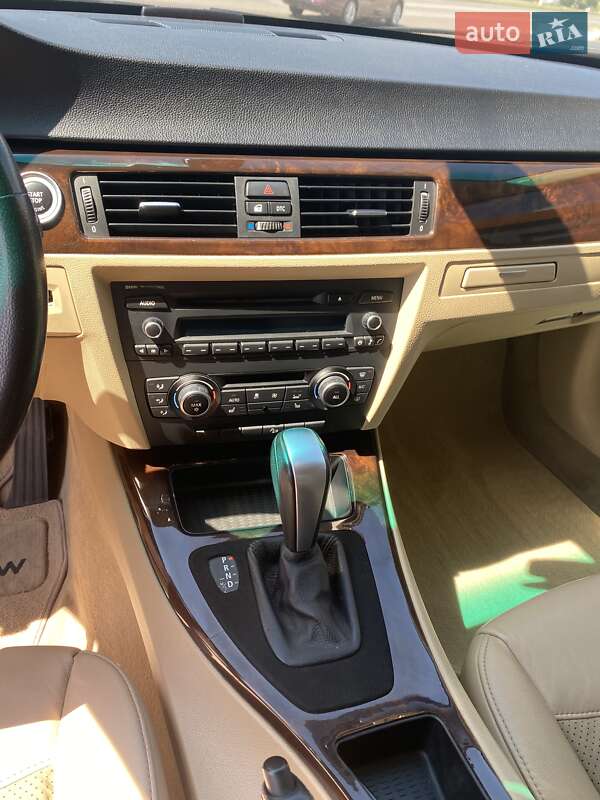 Седан BMW 3 Series 2010 в Одессе