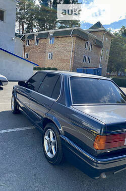 Седан BMW 3 Series 1985 в Обухові