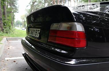 Седан BMW 3 Series 1995 в Львове