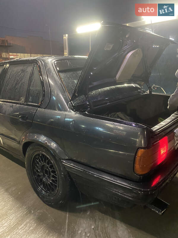 Седан BMW 3 Series 1988 в Хусте