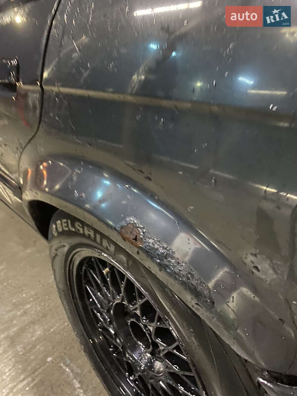 Седан BMW 3 Series 1988 в Хусте