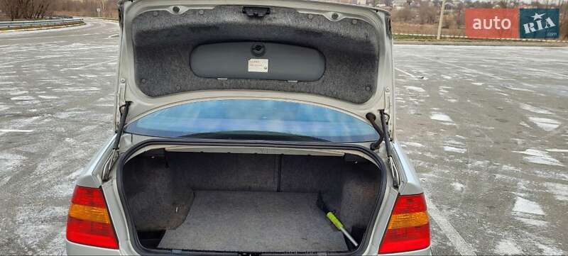 Седан BMW 3 Series 2002 в Києві