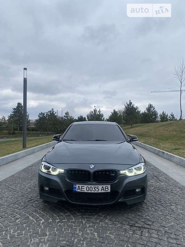 Седан BMW 3 Series 2015 в 