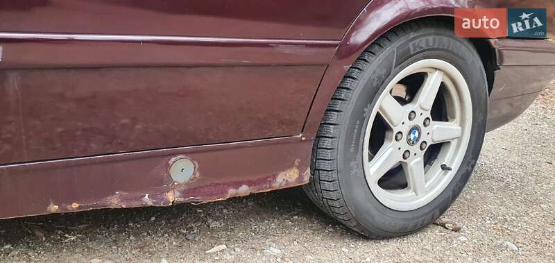 Седан BMW 3 Series 1992 в Харкові