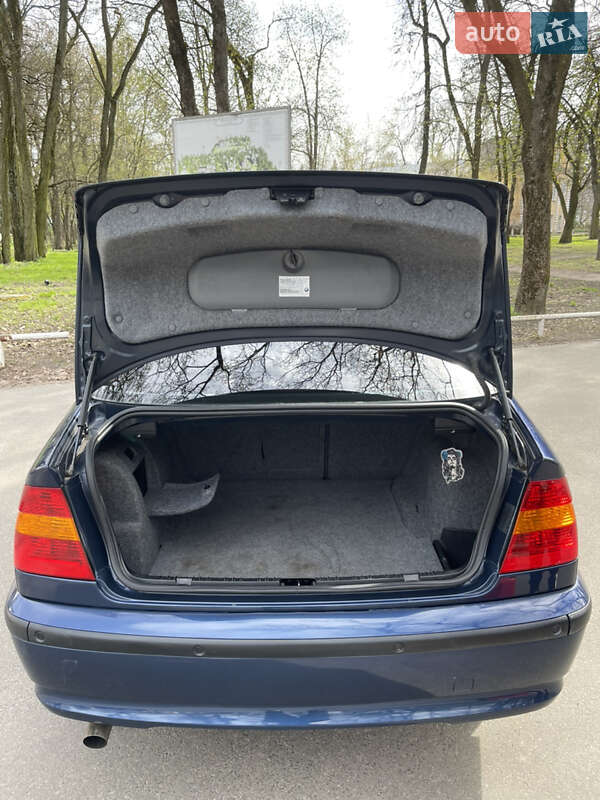 Седан BMW 3 Series 2004 в Чернігові