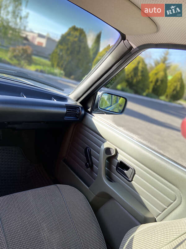 Седан BMW 3 Series 1986 в Ладижині