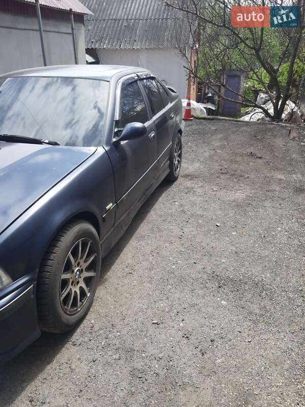 Седан BMW 3 Series 1994 в Полтаве