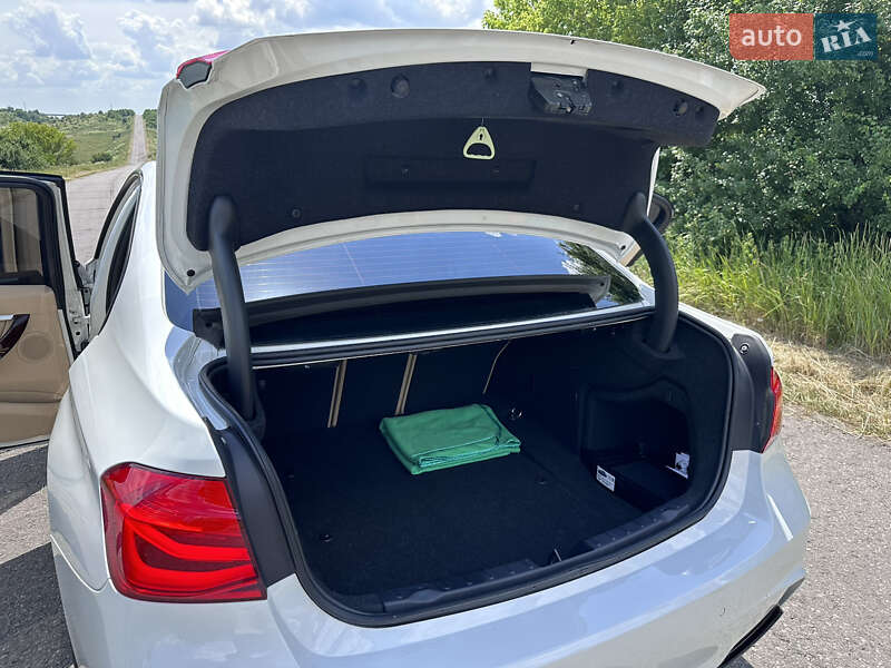 Седан BMW 3 Series 2015 в Києві