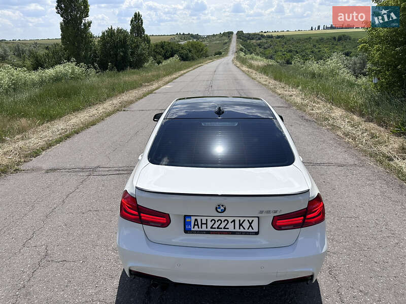 Седан BMW 3 Series 2015 в Києві