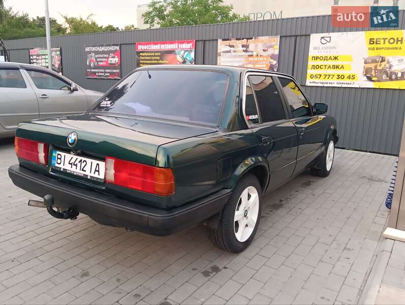 Седан BMW 3 Series 1985 в Миргороде