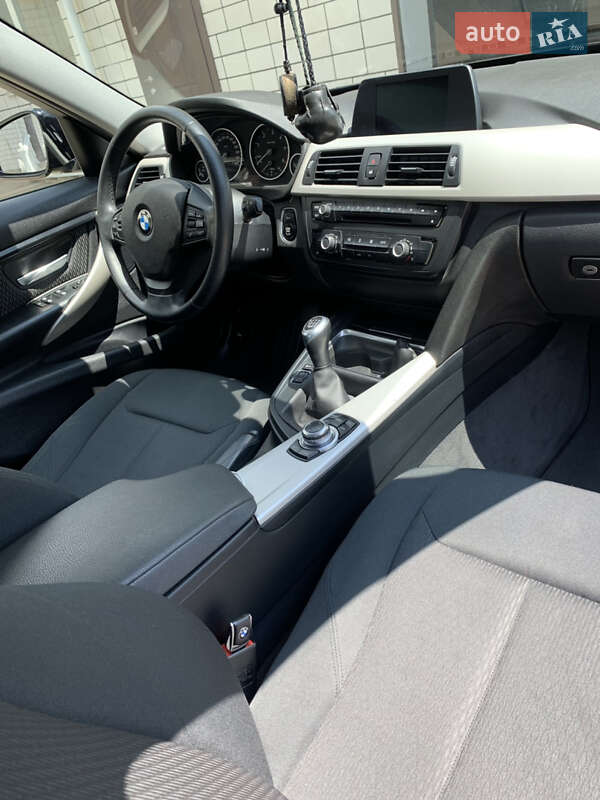 Седан BMW 3 Series 2015 в Виннице