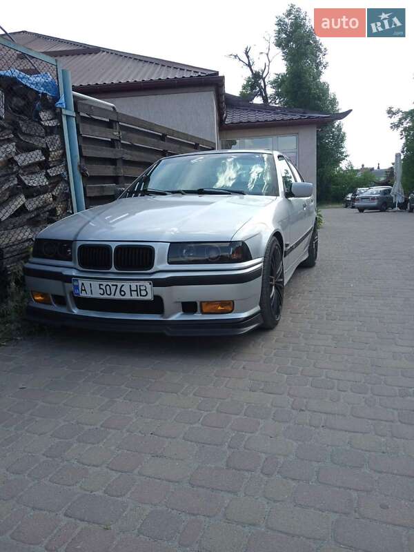 Седан BMW 3 Series 1993 в Киеве