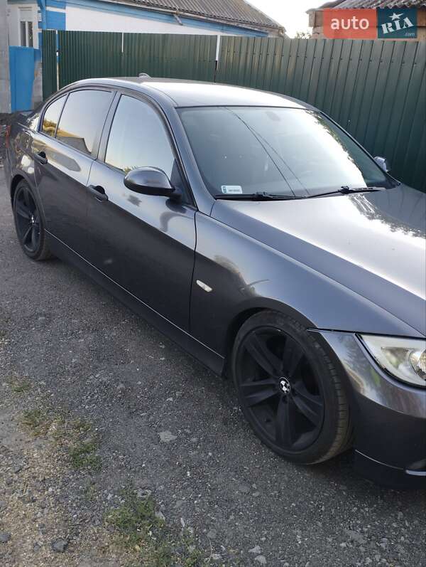 Седан BMW 3 Series 2005 в Знам'янці