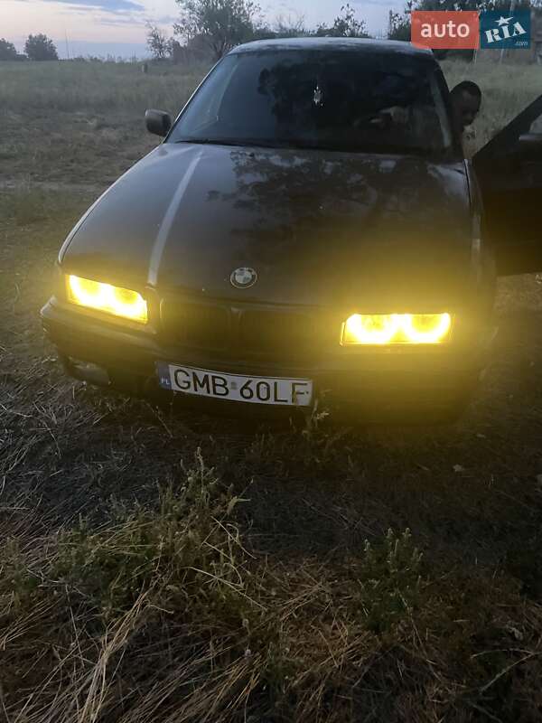 Седан BMW 3 Series 1997 в Херсоне
