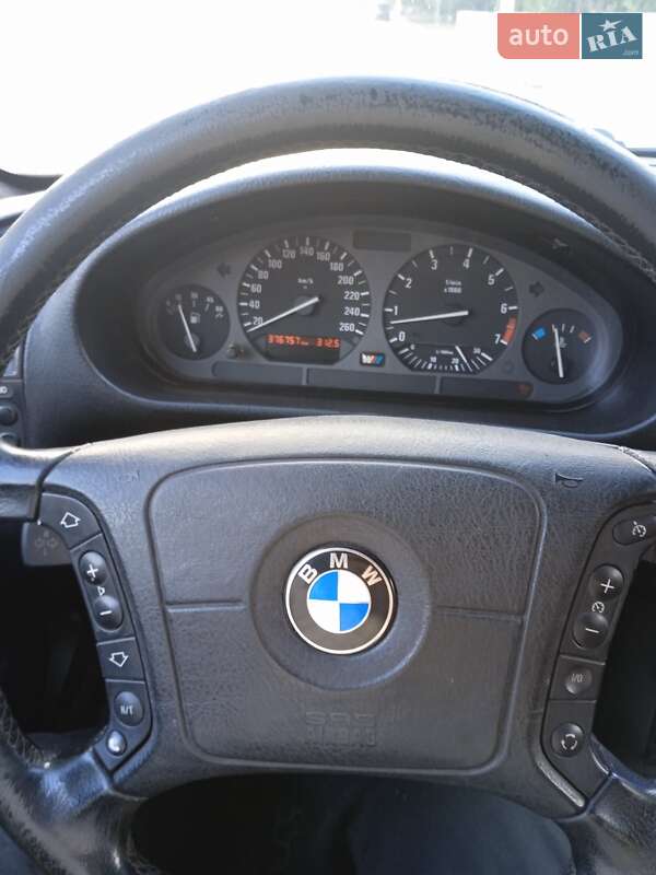 Седан BMW 3 Series 1992 в Виннице