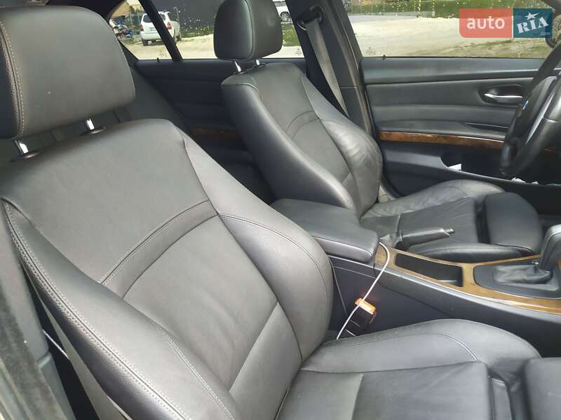 Седан BMW 3 Series 2009 в Львове