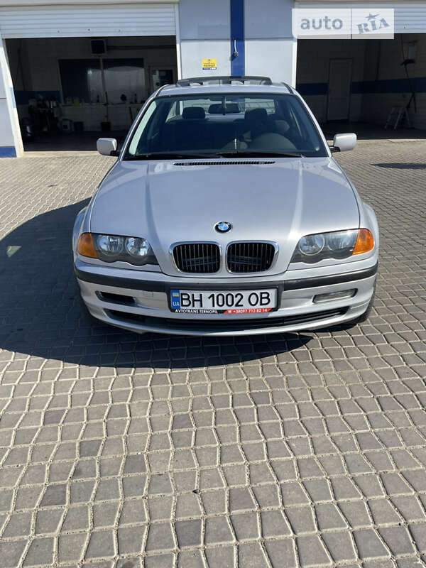 Седан BMW 3 Series 2000 в Роздільній