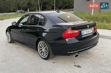 Седан BMW 3 Series 2010 в Новояворовске