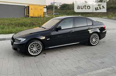Седан BMW 3 Series 2010 в Новояворовске