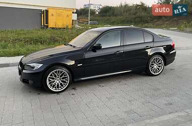 Седан BMW 3 Series 2010 в Новояворовске