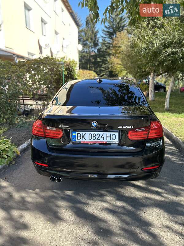 Седан BMW 3 Series 2014 в Млинове фото 12 Седан BMW 3 Series 2014 в Млинове