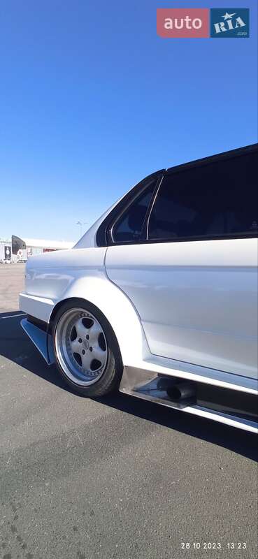 Седан BMW 3 Series 1986 в Одессе