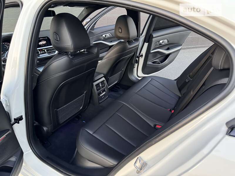 Седан BMW 3 Series 2022 в Киеве
