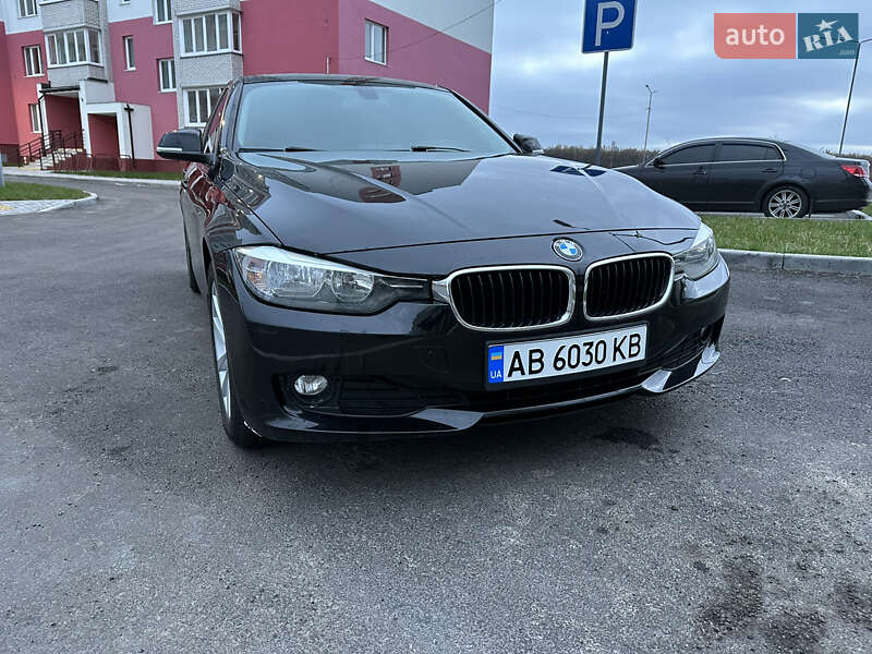 Седан BMW 3 Series 2015 в Виннице