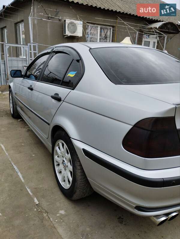 Седан BMW 3 Series 2000 в Рени