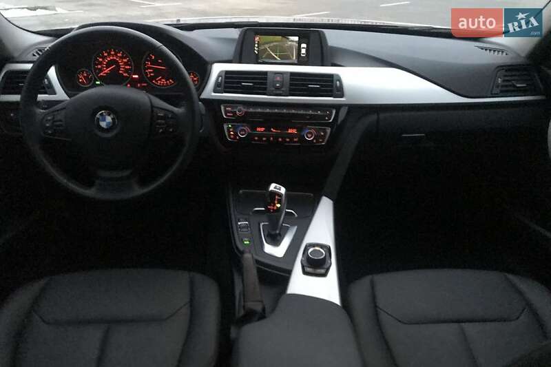 Седан BMW 3 Series 2017 в Киеве