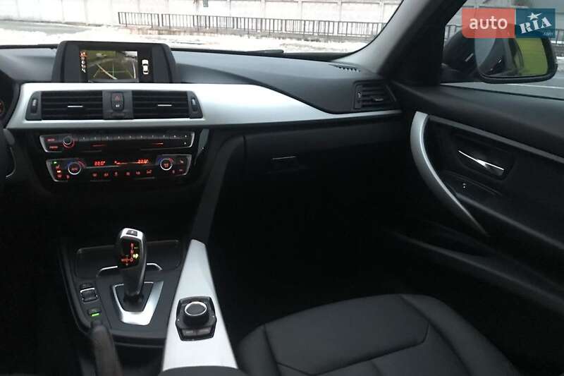 Седан BMW 3 Series 2017 в Киеве