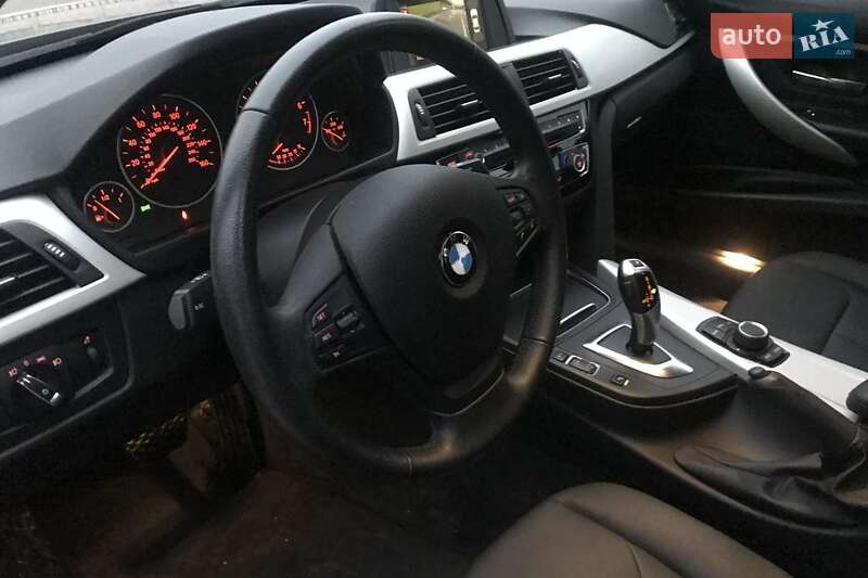 Седан BMW 3 Series 2017 в Киеве