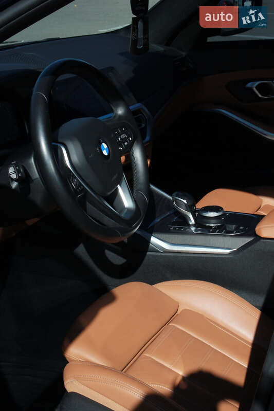 Седан BMW 3 Series 2019 в Кам'янському