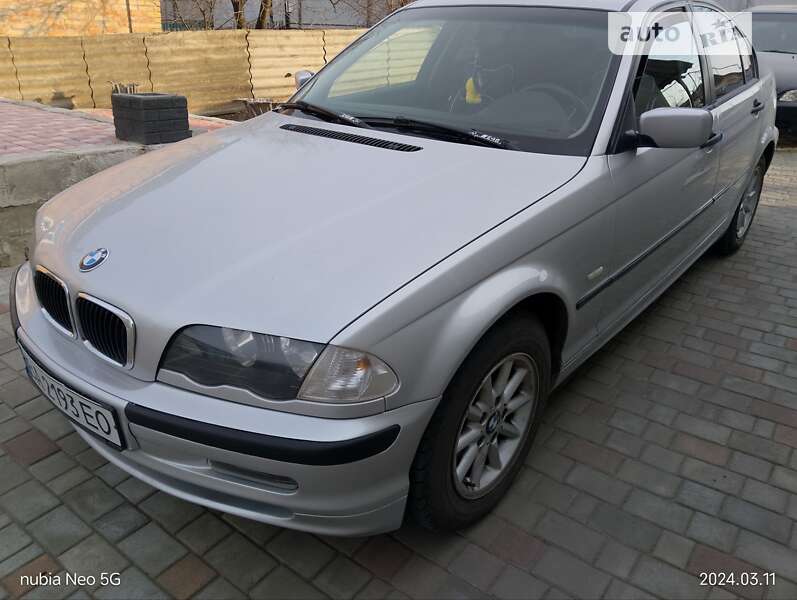 Седан BMW 3 Series 2001 в Новоукраинке