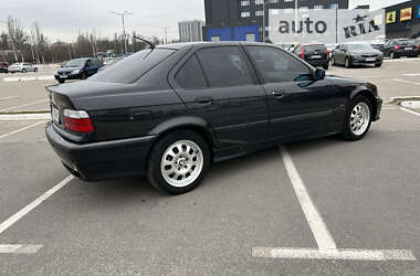 Седан BMW 3 Series 1994 в Києві