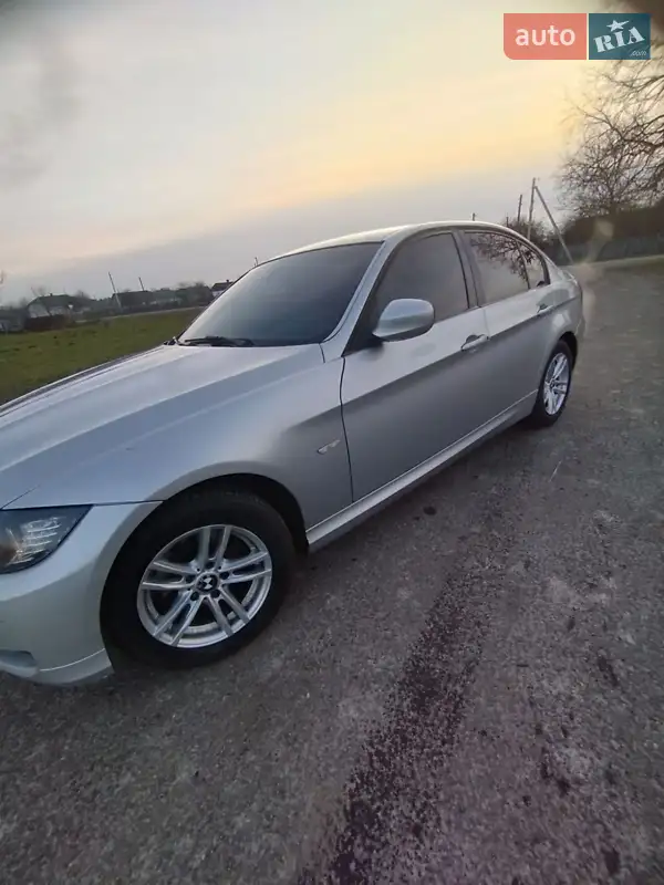 Седан BMW 3 Series 2010 в 