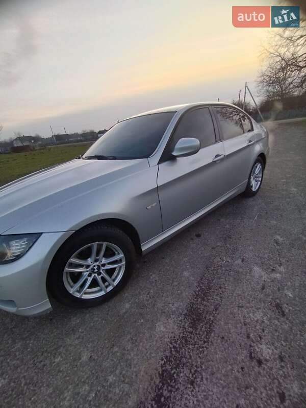 Седан BMW 3 Series 2010 в Рава-Русской