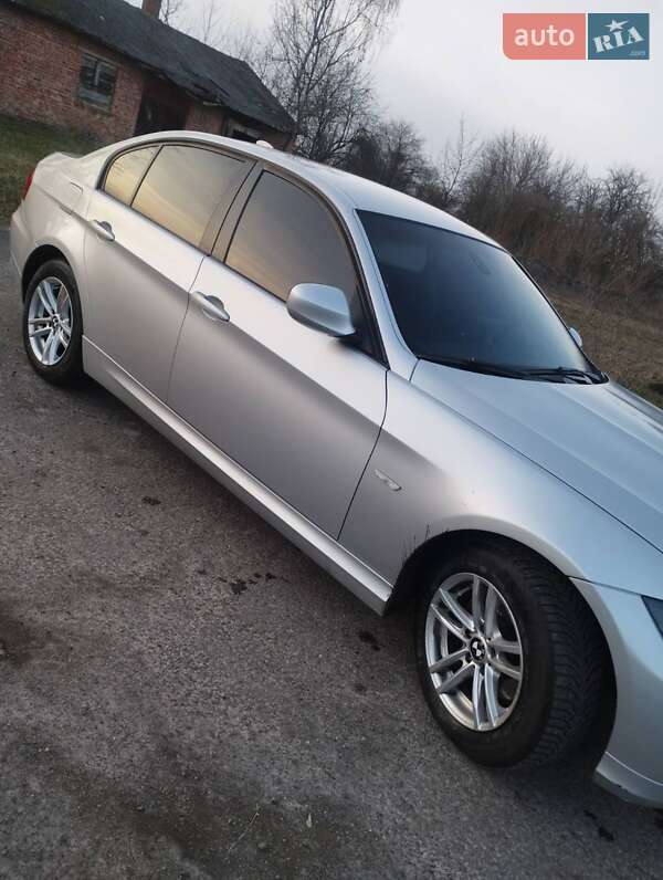 Седан BMW 3 Series 2010 в Рава-Русской