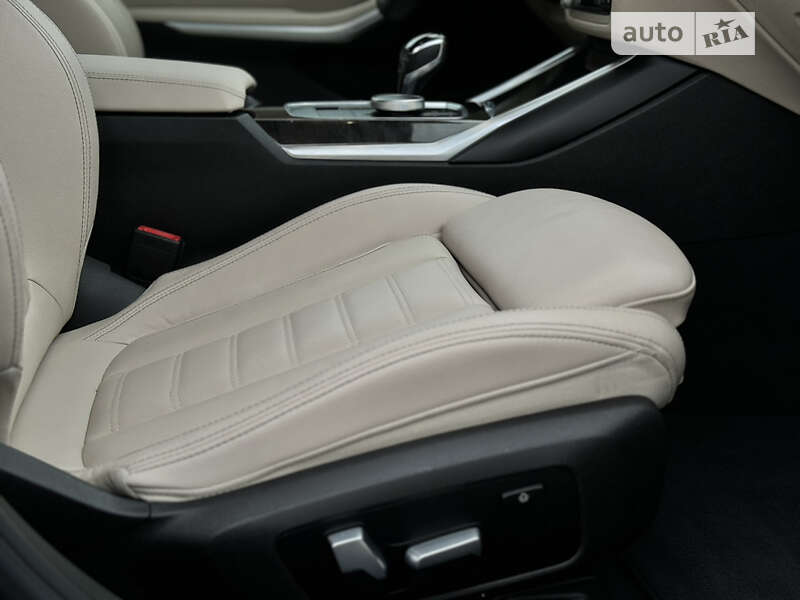 Седан BMW 3 Series 2019 в Львові