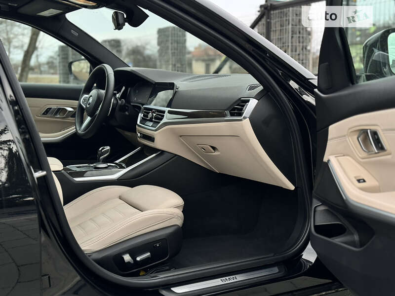 Седан BMW 3 Series 2019 в Львові