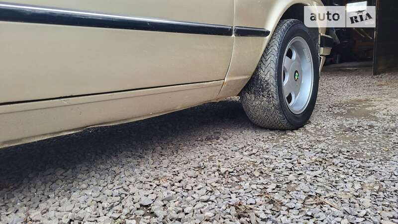 Седан BMW 3 Series 1986 в Ужгороде