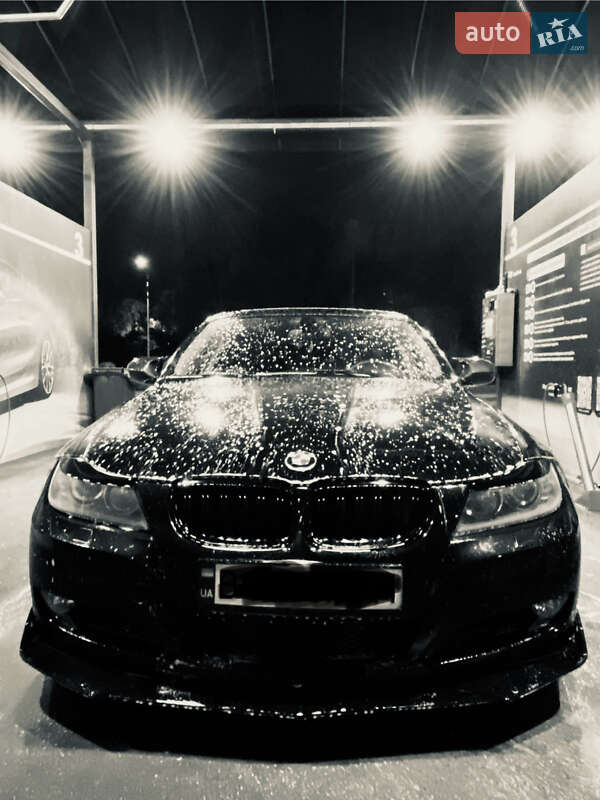Седан BMW 3 Series 2011 в Львове